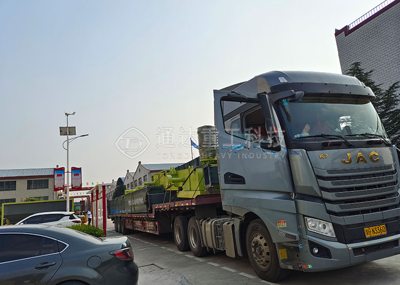 ���ݼS���������a���ЙC���Ј�ǰ����ô�ӣ�